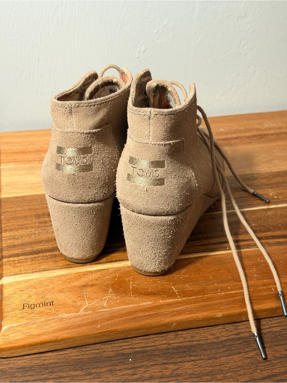 Tom’s Size 9 Neutral Suede Lace-Up Desert Boot - Picture 3 of 6